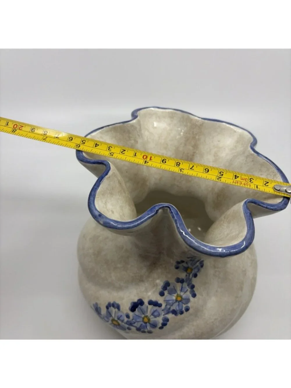 Vintage Deruta Italy Hand Painted Floral Pottery Ruffled Scalloped Vase 6.25